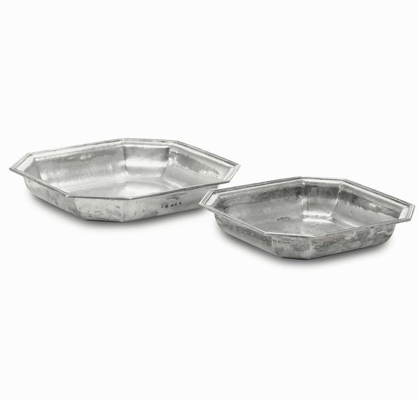 Due ciotole ottagonali in argento. Marchi di fantasia ad imitazione dell�argenteria inglese del XX secolo  - Asta Dimore italiane - Associazione Nazionale - Case d'Asta italiane