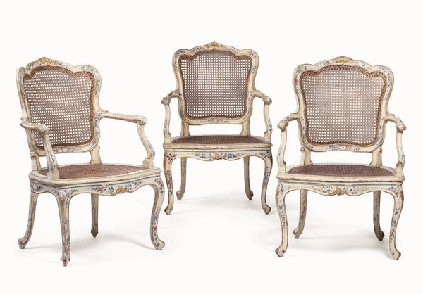 Serie di tre poltroncine Luigi XV in legno laccato. XVIII secolo  - Asta Dimore italiane - Associazione Nazionale - Case d'Asta italiane