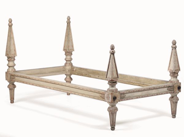 Coppia di letti Luigi XVI in legno laccato. Fine XVIII secolo  - Asta Dimore italiane - Associazione Nazionale - Case d'Asta italiane