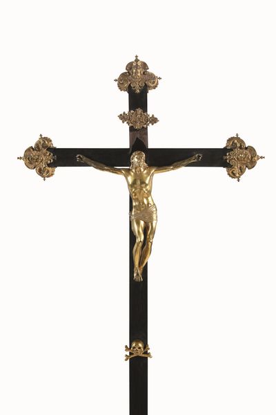 Croce da meditazione con Cristo e finali in bronzo cesellato e dorato. Arte barocca fiorentina, XVII-XVIII secolo  - Asta Dimore italiane - Associazione Nazionale - Case d'Asta italiane