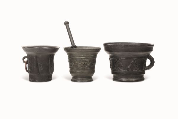 Lotto di tre mortai in bronzo e un pestello. XVII secolo  - Asta Dimore italiane - Associazione Nazionale - Case d'Asta italiane