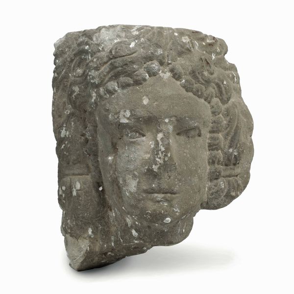 Antica testa femminile in pietra serena  - Asta Dimore italiane - Associazione Nazionale - Case d'Asta italiane