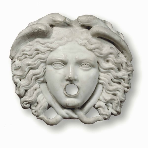 Testa di Gorgone neoclassica in marmo, XVIII-XIX secolo  - Asta Dimore italiane - Associazione Nazionale - Case d'Asta italiane