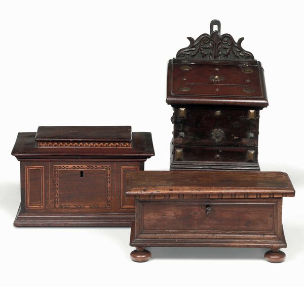 Due cassette in legno intagliato e intarsiato. Italia XVIII-XIX secolo  - Asta Dimore italiane - Associazione Nazionale - Case d'Asta italiane