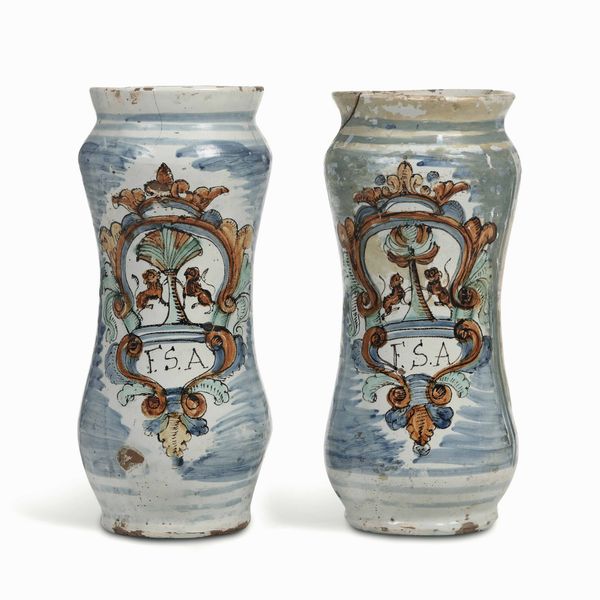 Coppia di albarelli<BR>Puglia, Laterza (?), XVIII secolo  - Asta Dimore italiane - Associazione Nazionale - Case d'Asta italiane