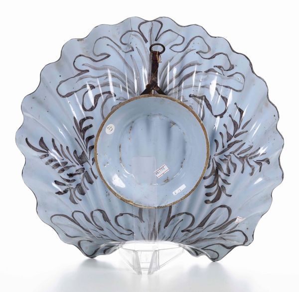 Bacinella a forma di conchiglia<BR>Pavia, XIX secolo (?)<BR>  - Asta Dimore italiane - Associazione Nazionale - Case d'Asta italiane