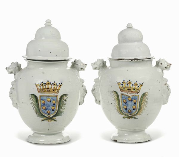 Coppia di grandi vasi e due coperchi<BR>Italia centrale (?), XX secolo<BR>  - Asta Dimore italiane - Associazione Nazionale - Case d'Asta italiane