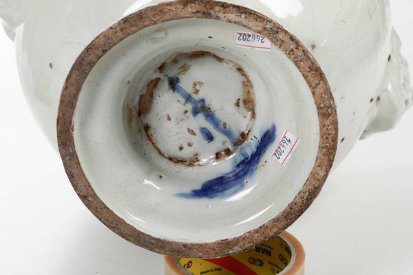 Coppia di grandi vasi e due coperchi<BR>Italia centrale (?), XX secolo<BR>  - Asta Dimore italiane - Associazione Nazionale - Case d'Asta italiane