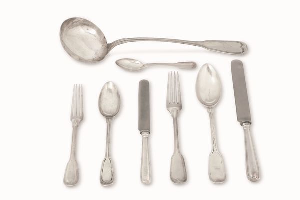 Servizio di posate in argento fuso e cesellato. Argenteria italiana del XX secolo, argentiere Clementi, Bologna  - Asta Dimore italiane - Associazione Nazionale - Case d'Asta italiane
