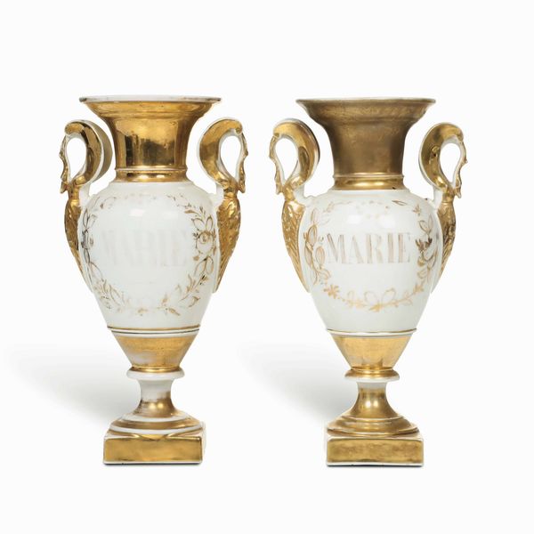 Coppia di vasi<BR>Francia, probabilmente Parigi, prima met� del XIX secolo  - Asta Dimore italiane - Associazione Nazionale - Case d'Asta italiane