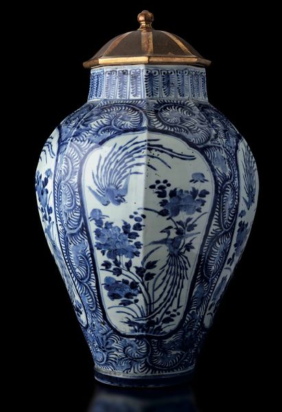 Potiche in porcellana Arita con coperchio in legno dorato e soggetti naturalistici entro riserve, Giappone, XVII secolo  - Asta Dimore italiane - Associazione Nazionale - Case d'Asta italiane