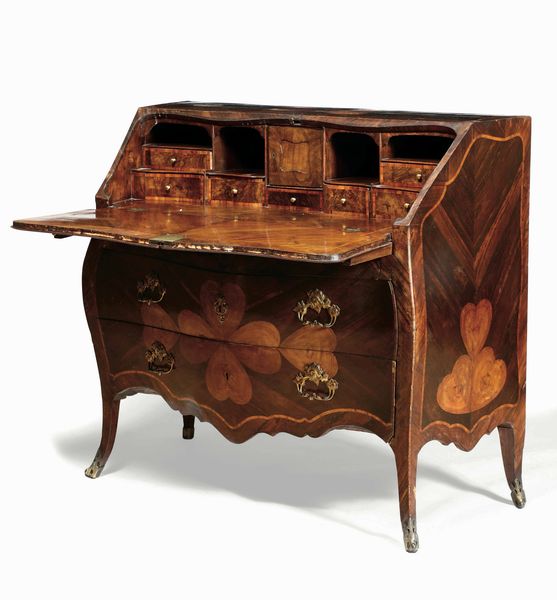 Bureau Luigi XV lastronato in palissandro con quadrifogli e filettature in bois de rose. Genova, seconda met del XVIII secolo  - Asta Dimore italiane - Associazione Nazionale - Case d'Asta italiane