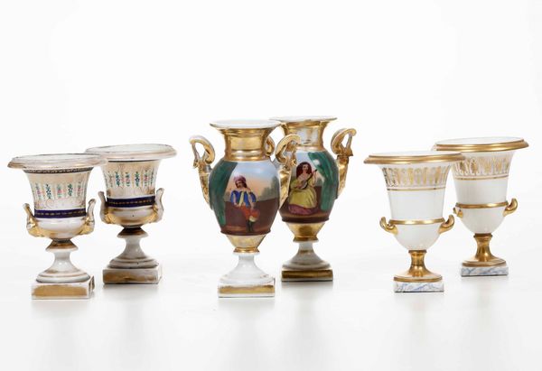 Tre coppie di vasi, XIX e inizio XX secolo  - Asta Dimore italiane - Associazione Nazionale - Case d'Asta italiane