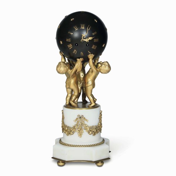 Pendola da tavolo in bronzo dorato, patinato e marmo bianco. XIX-XX secolo  - Asta Dimore italiane - Associazione Nazionale - Case d'Asta italiane