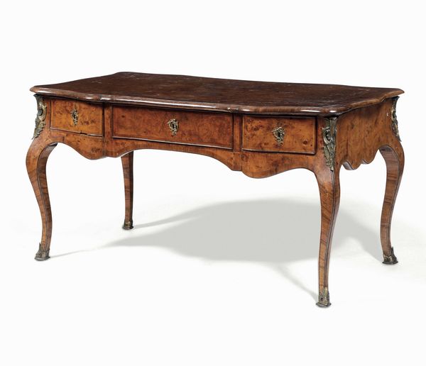 Diplomatica lastronata in noce. Fine XVIII secolo  - Asta Dimore italiane - Associazione Nazionale - Case d'Asta italiane