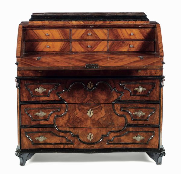 Cassettone a ribalta lastronato. Lombardia XVIII secolo  - Asta Dimore italiane - Associazione Nazionale - Case d'Asta italiane