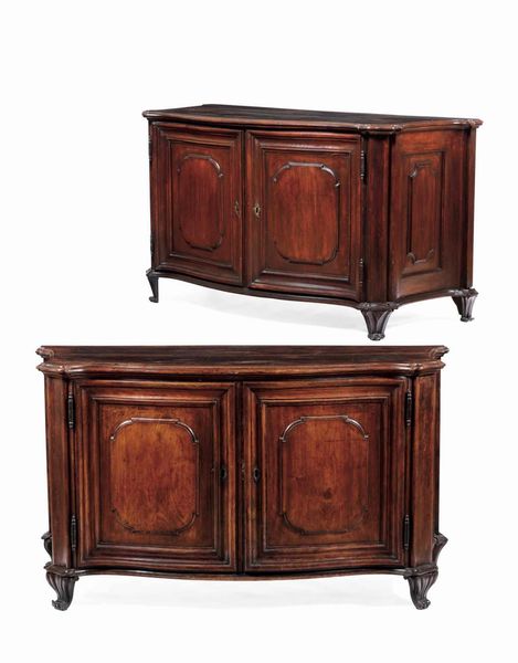 Coppia di credenze in noce. Francia, XVIII secolo  - Asta Dimore italiane - Associazione Nazionale - Case d'Asta italiane