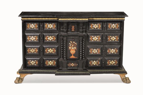 Monetiere in legno ebanizzato finemente intarsiato. Firenze, XVI secolo  - Asta Dimore italiane - Associazione Nazionale - Case d'Asta italiane