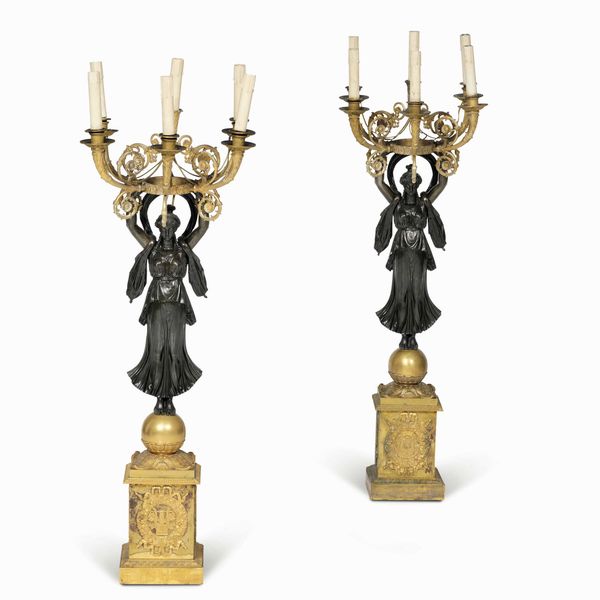 Coppia di candelabri. Bronzo cesellato, dorato e patinato. Francia, inizio XIX secolo  - Asta Dimore italiane - Associazione Nazionale - Case d'Asta italiane
