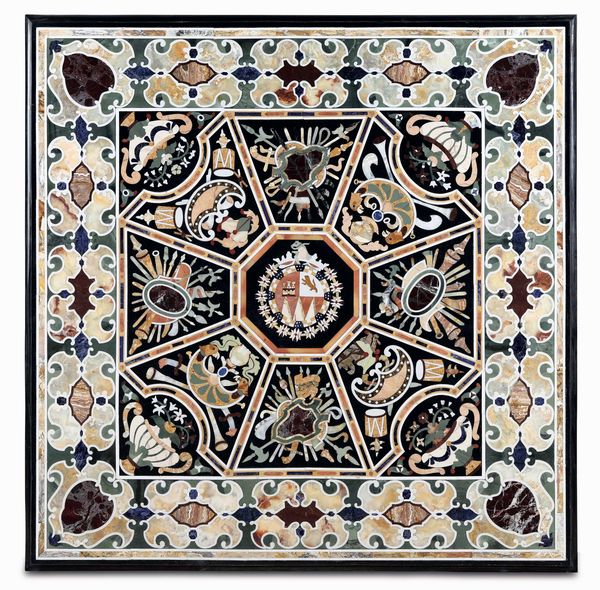 Piano con commesso di marmi e pietre dure. Manifattura artistica del XX secolo  - Asta Dimore italiane - Associazione Nazionale - Case d'Asta italiane