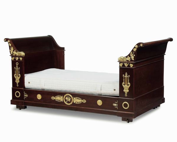 Letto lastronato in mogano. XIX secolo  - Asta Dimore italiane - Associazione Nazionale - Case d'Asta italiane