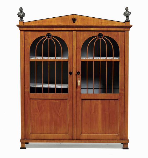Armadio Biedermeier lastronato in ciliegio con applicazioni ed intarsi in legno ebanizzato. XIX secolo  - Asta Dimore italiane - Associazione Nazionale - Case d'Asta italiane
