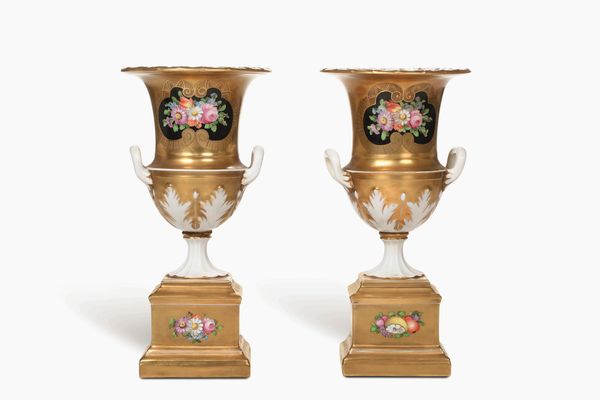 Tre coppie di vasi, XIX e inizio del XX secolo  - Asta Dimore italiane - Associazione Nazionale - Case d'Asta italiane