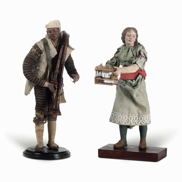 Due figure da presepe. Zampognaro e venditrice con gabbia per volatili. Napoli, fine XVIII - inizio XIX secolo  - Asta Dimore italiane - Associazione Nazionale - Case d'Asta italiane