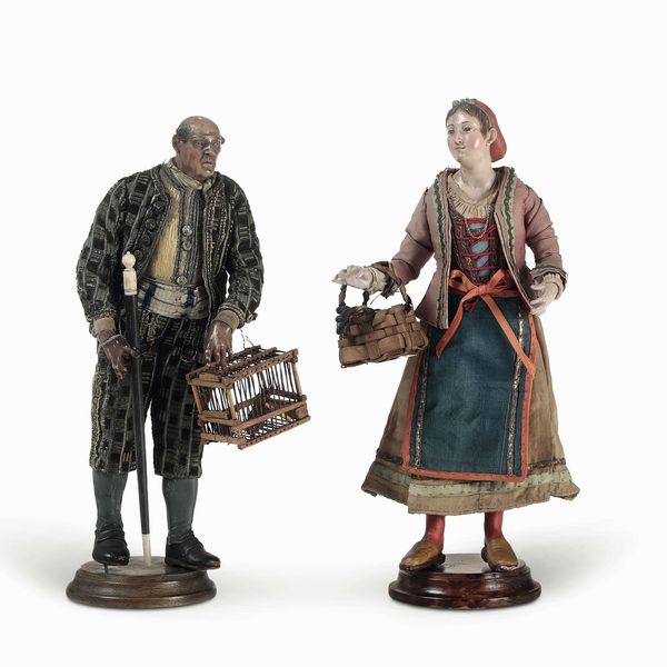 Due figure da presepe. Figura di anziano con bastone e gabbia e giovane contadina con copricapo e cesto. Napoli, fine XVIII - inizio XIX secolo  - Asta Dimore italiane - Associazione Nazionale - Case d'Asta italiane