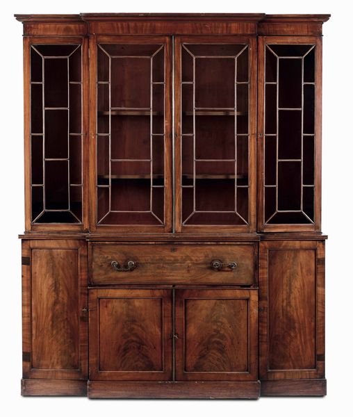 Credenza a due corpi lastronata. Inghilterra, XIX secolo  - Asta Dimore italiane - Associazione Nazionale - Case d'Asta italiane