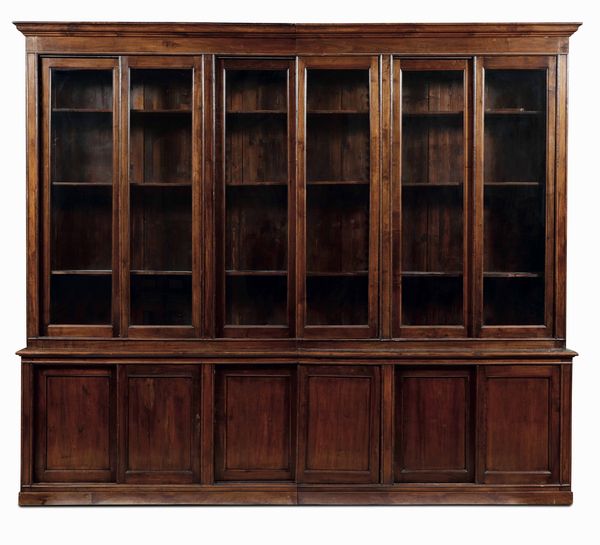 Grande libreria a due corpi in noce. XIX-XX secolo  - Asta Dimore italiane - Associazione Nazionale - Case d'Asta italiane
