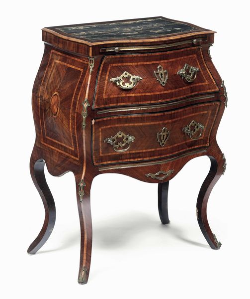 Comodino lastronato in palissandro e filettato. Sicilia, XVIII secolo  - Asta Dimore italiane - Associazione Nazionale - Case d'Asta italiane