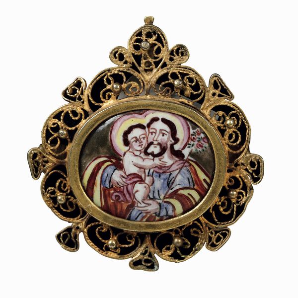 Medaglione devozionale in smalti dipinti. Cornice in filigrana d'argento dorato, sbalzato e cesellato. Maestranze siciliane del XVIII secolo  - Asta Dimore italiane - Associazione Nazionale - Case d'Asta italiane