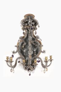 Coppia di grandi lumiere da parete a quattro luci in cristallo di Rocca, quarzo viola, ametista e citrini. Piemonte, XVIII secolo  - Asta Dimore italiane - Associazione Nazionale - Case d'Asta italiane