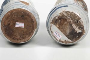 Coppia di albarelli<BR>Puglia, Laterza (?), XVIII secolo  - Asta Dimore italiane - Associazione Nazionale - Case d'Asta italiane