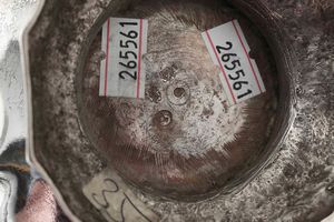 Caffettiera in argento fuso, sbalzato e cesellato, Repubblica Veneta XVIII secolo  - Asta Dimore italiane - Associazione Nazionale - Case d'Asta italiane