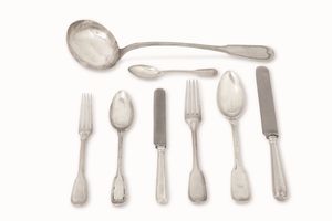 Servizio di posate in argento fuso e cesellato. Argenteria italiana del XX secolo, argentiere Clementi, Bologna  - Asta Dimore italiane - Associazione Nazionale - Case d'Asta italiane