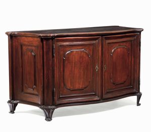 Coppia di credenze in noce. Francia, XVIII secolo  - Asta Dimore italiane - Associazione Nazionale - Case d'Asta italiane