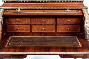 Scrittoio a rullo lastronato, filettato e intarsiato. Francia, XIX secolo  - Asta Dimore italiane - Associazione Nazionale - Case d'Asta italiane