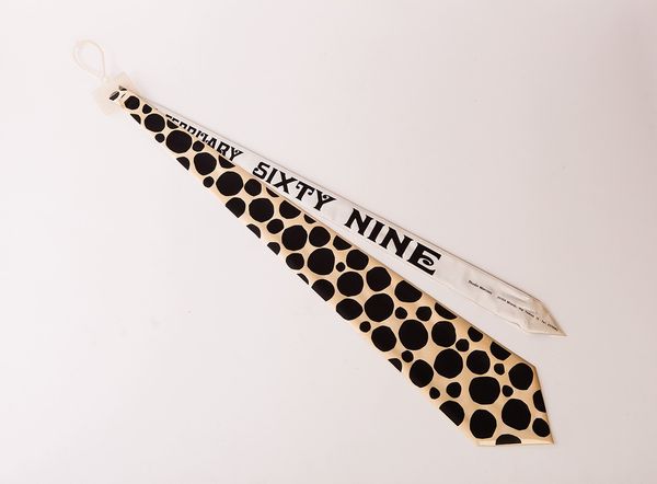 ENRICO BAJ : Cravatta  - Asta Grafica internazionale e multipli d'autore - Associazione Nazionale - Case d'Asta italiane