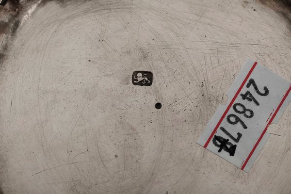 Importante epergne in argento sterling fuso, sbalzato, traforato e cesellato. Londra 1766 Argentiere Emick Romer  - Asta L'art de la table - Associazione Nazionale - Case d'Asta italiane