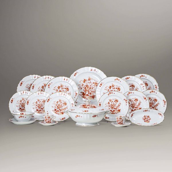 Servizio da tavola Zinnias<BR>Francia, Limoges, Manifattura L. Bernardaud, seconda met del XX secolo  - Asta L'art de la table - Associazione Nazionale - Case d'Asta italiane