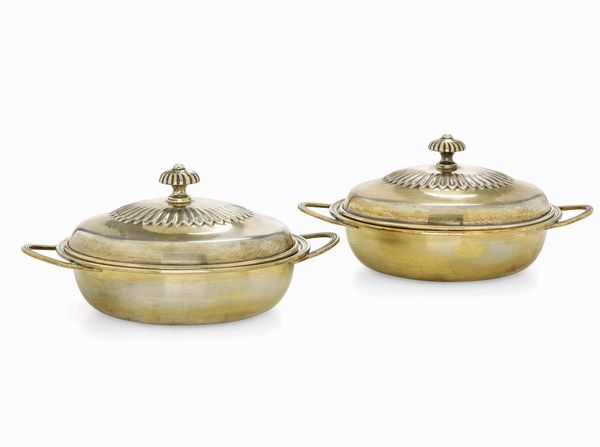 Coppia di legumiere. Argento fuso, sagomato e dorato. Argenteria artistica milanese del XX secolo per gioielleria Serra, Roma  - Asta L'art de la table - Associazione Nazionale - Case d'Asta italiane