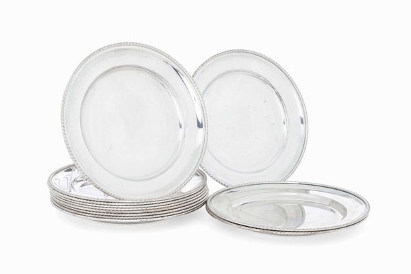 Dodici sottopiatti in argento. Argenteria veneta del XX secolo. Argentiere Rino Greggio, Padova  - Asta L'art de la table - Associazione Nazionale - Case d'Asta italiane