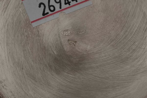 Zuppiera in argento fuso e sbalzato. Argenteria italiana del XX secolo. Argentiere I.M.A., Alessandria  - Asta L'art de la table - Associazione Nazionale - Case d'Asta italiane