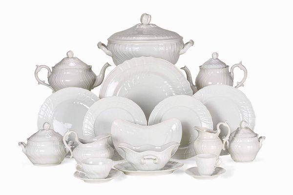 Servizio da tavola Vecchio Ginori<BR>Doccia, Manifattura Richard Ginori, XX secolo<BR>  - Asta L'art de la table - Associazione Nazionale - Case d'Asta italiane