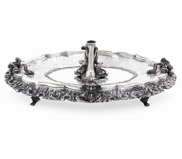 Centrotavola in argento fuso e cesellato. Argenteria artistica italiana della prima met del XX secolo  - Asta L'art de la table - Associazione Nazionale - Case d'Asta italiane