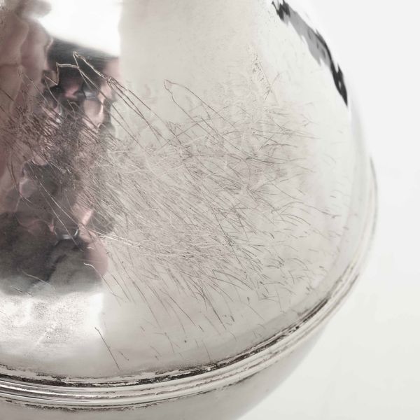 Brocca in argento fuso. Argenteria italiana della prima met del XX secolo. Argentiere Cesa, Alessandria  - Asta L'art de la table - Associazione Nazionale - Case d'Asta italiane