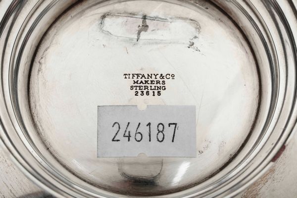 Due ciotole in argento 925. Tiffany & Co. Usa prima metà XX secolo  - Asta L'art de la table - Associazione Nazionale - Case d'Asta italiane