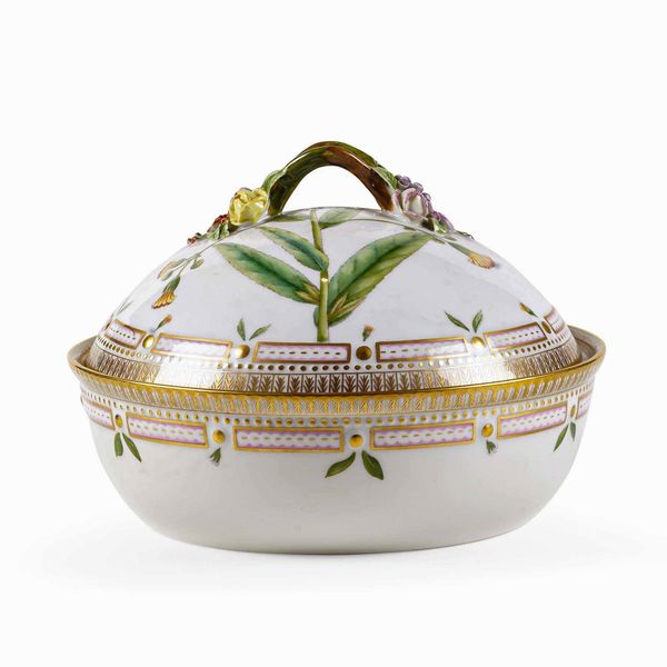 Legumiera<BR>Danimarca, Manifattura Royal Copenaghen, XX secolo  - Asta L'art de la table - Associazione Nazionale - Case d'Asta italiane